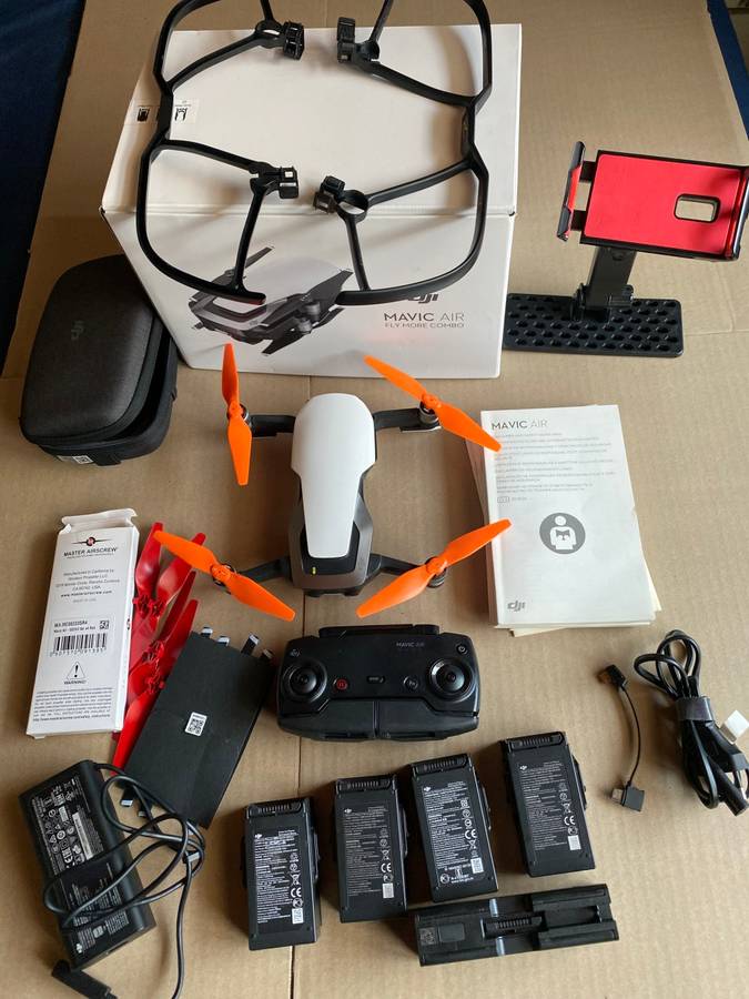 BOXED DJI MAVIC AIR WHITE|REMOT CONTROLLER|4 BATTERIES|POUCH|BOX| 2 SET OF PROPELLERS|GOOD CONDITION